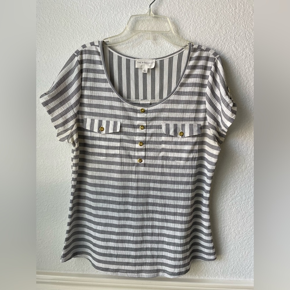 Women size large short sleeves top